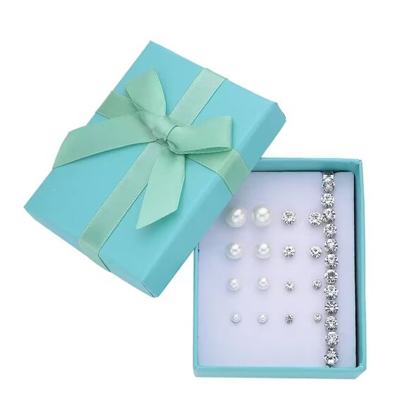 9pcs Jewelry Set - 4pcs Pearl Earrings, 4pcs Crystal Earrings and 1 bracelet - Picture 1 of 6